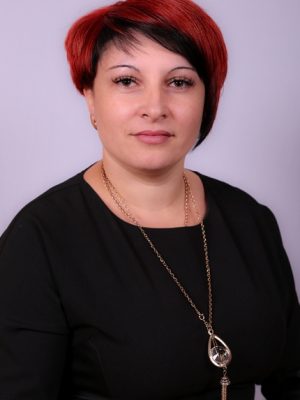 4 фото вчителів, ПІБ та посада кожного _ №2 Олексійчук Аліна Анатоліївна - заступник директора з НВР - Олеся Янчук