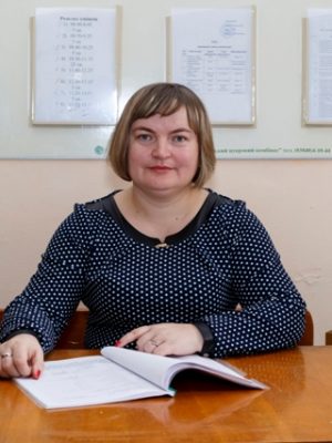 4 фото вчителів, ПІБ та посада кожного _ №3 Єсіпова Рімма Михайлівна - вчитель біології - Олеся Янчук