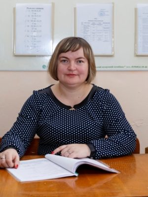 4 фото вчителів, ПІБ та посада кожного _ №3 Єсіпова Рімма Михайлівна - вчитель біології - Олеся Янчук